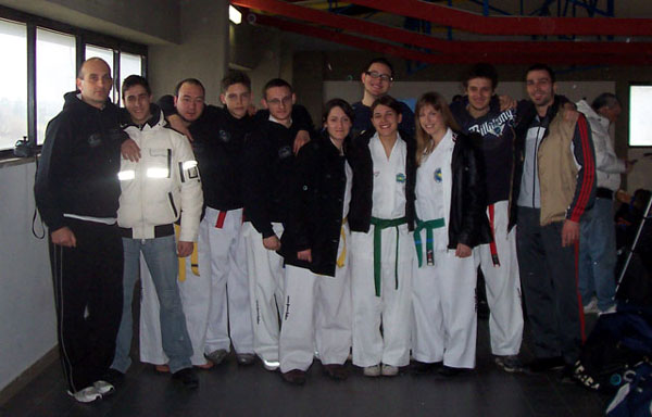 Seniores e Juniores del Team Rinaldi partecipanti all'VII° Torneo Città di Latina di Taekwon-Do Seniores e Juniores del Team Rinaldi partecipanti all'VII° Torneo Città di Latina di Taekwon-Do